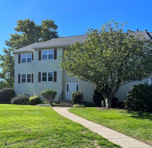 40 Carriage Dr, Milford, CT 06460-7554