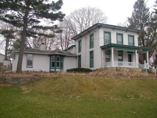 527 1st St, Faribault, MN 55021-5301