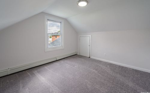 212 5 St, North Lindenhurst NY 11757-4628 exterior