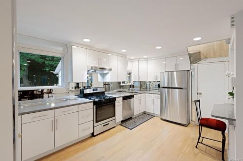 23 Gedney Ter, White Plains, NY 10605-2502