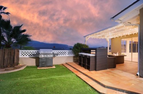 1630 Virden Dr, Glendale CA  91208-2722 exterior