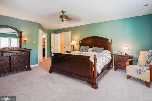 9111 Meadowcreek Ln, Lorton VA  22079-3238 exterior