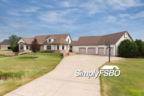 270 Golfview Dr, Durant, IA 52747-9501