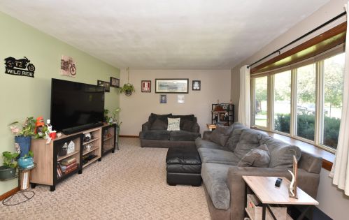 617 Pine St, Mukwonago, WI 53149-1247