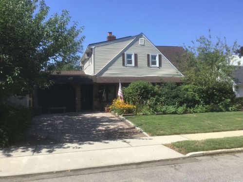 100 Choir Ln, Westbury, NY 11590-5724