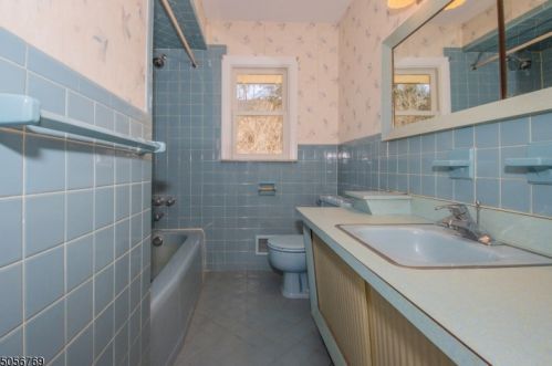 668 Long Hill Rd, Little Falls NJ  07424-2047 exterior