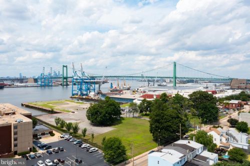 210 Market St, Gloucester NJ  08030-1907 exterior