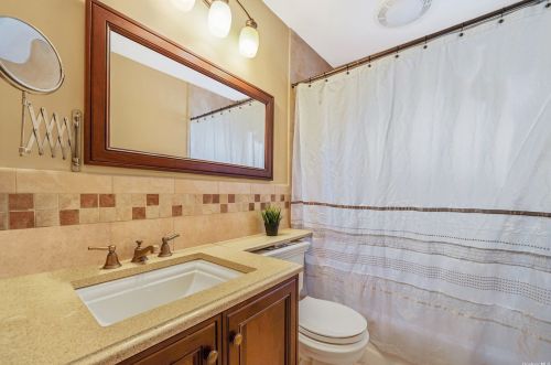 40 Royal Ln, Northport NY  11768-3332 exterior