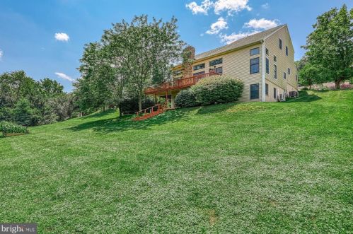 1015 Country Club Rd, Camp Hill PA  17011-1049 exterior