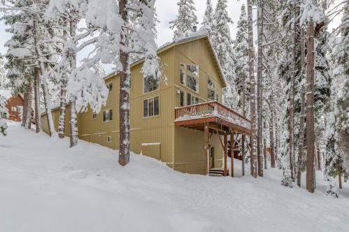 11720 Mougle Ln, Truckee CA  96161-6108 exterior