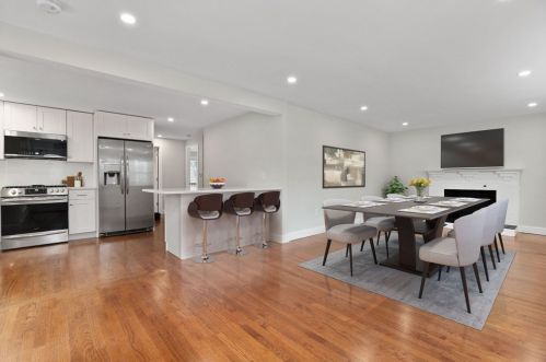 31 Jersey St, Dedham MA  02026-4942 exterior