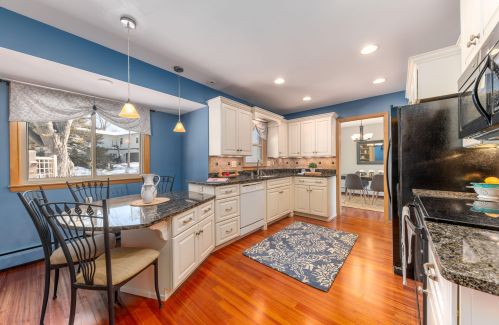 4144 Menomonee Riv Pkwy, Milwaukee WI 53222-1135 exterior