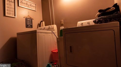 2927 Derry St, Harrisburg PA 17111-1644 exterior