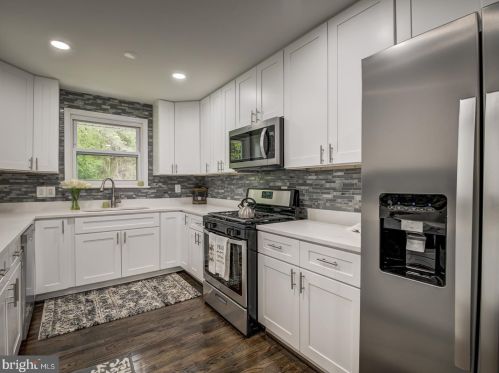 8813 Lagrange St, Lorton VA 22079-1643 exterior