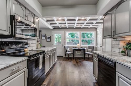 1001 Meadow View Cir, Richardson TX  75080-2932 exterior