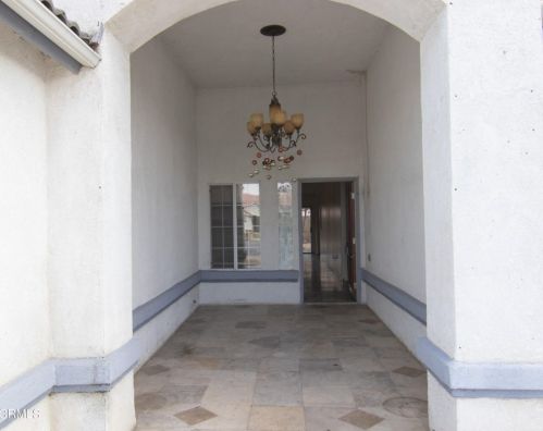 1205 Berkshire Rd, Bakersfield, CA 93307-7120