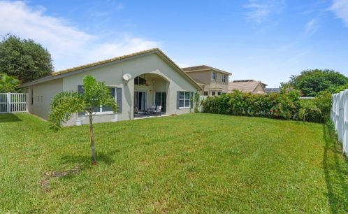 7857 Manor Forest Ln, Boynton Beach FL  33436-8818 exterior