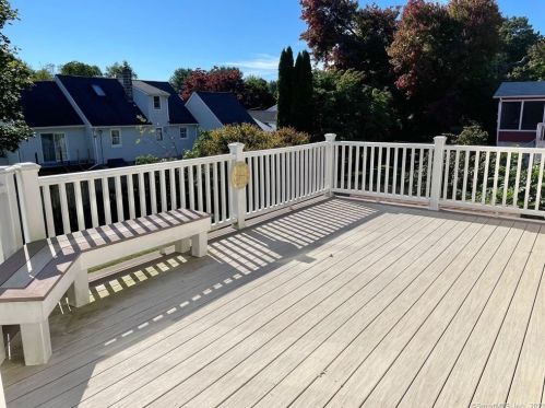 27 Wakeley St, Huntington CT 06484-4511 exterior