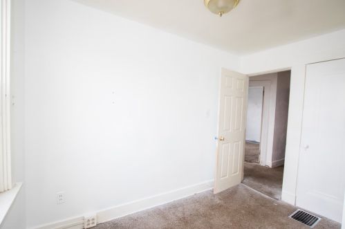 371 Lamarido St, Pittsburgh PA 15226-1330 exterior