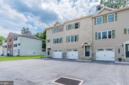 6 Orange St, Mount Holly Springs, PA 17065-1742