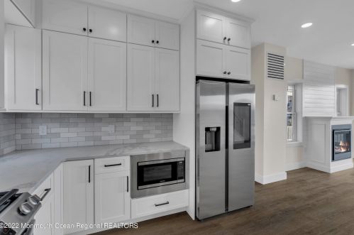 1217 Niihau Dr, Lacey NJ  08731-4702 exterior