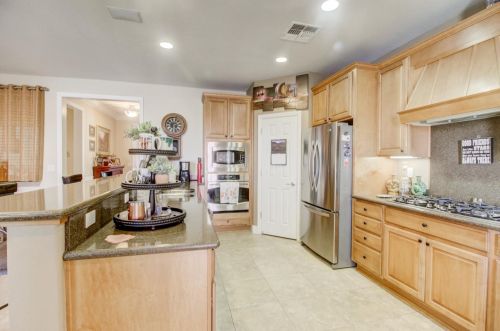 2393 Shadow Berry Dr, Manteca CA  95336-5131 exterior
