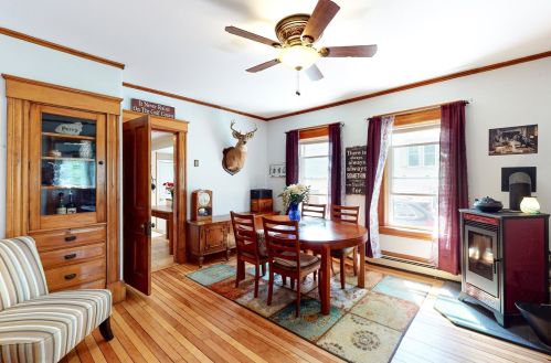 27 Howard Ave, Tilton NH  03276-1612 exterior