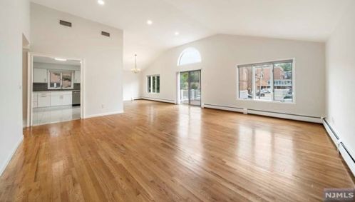 422 3rd St, Palisades Park NJ  07650-1711 exterior