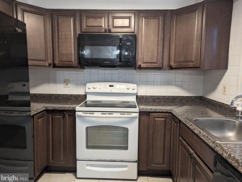 9119 Aspenpark Ct, Lorton VA  22079-1846 exterior