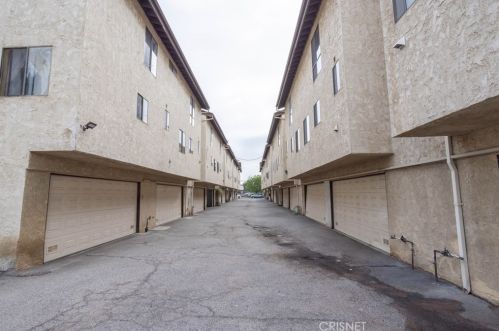 8933 Willis Ave, Van Nuys, CA 91402-1557