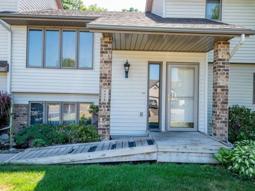 4458 Helmo Ave, Saint Paul, MN 55128-2652