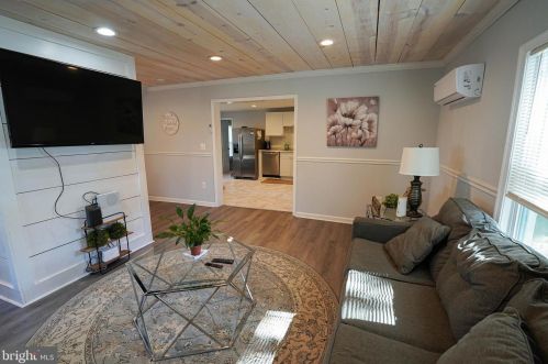 411 6th St, Laurel DE  19956-1363 exterior