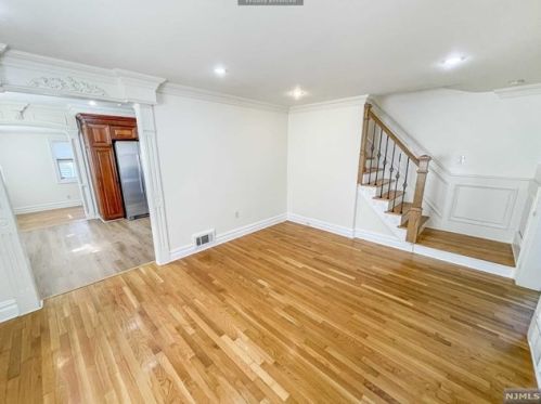 582 Clarendon Ct, River Edge NJ  07661-2136 exterior