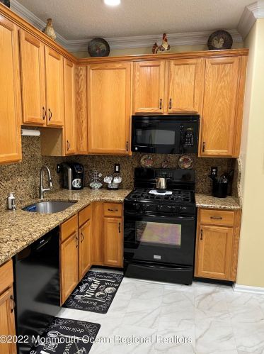 39 Riva Blvd, Bricktown NJ 08723-7983 exterior