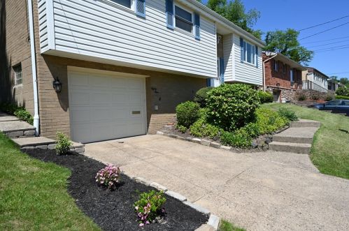 89 Lilmont Dr, Pittsburgh, PA 15218-2228