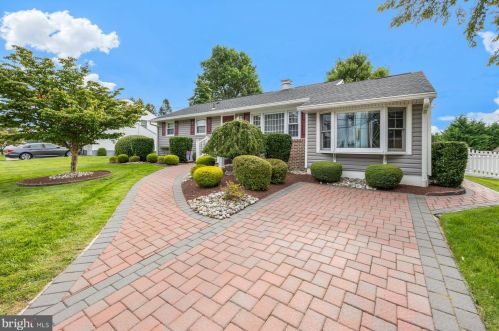112 Hempstead Rd, Trenton, NJ 08610-1022