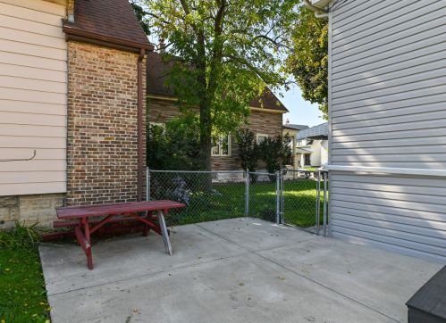 1218 35, Milwaukee WI 53215-1433 exterior