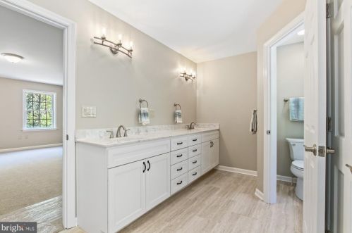 786 Arbor Dr, Red Lion PA  17356-8611 exterior