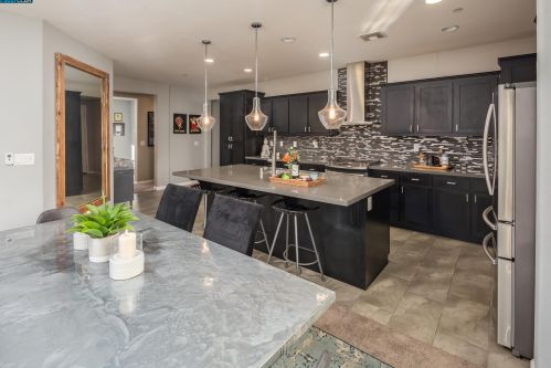 16785 Ore Claim Trl, Lathrop CA  95330-8842 exterior