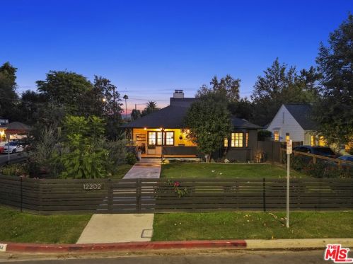 12202 Hartsook St, North Hollywood CA  91601-3961 exterior