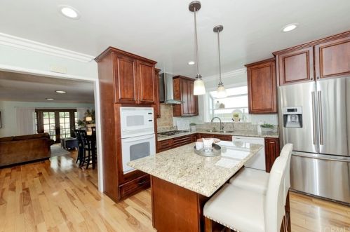 4865 Hazelnut Ave, Seal Beach CA  90740-3018 exterior