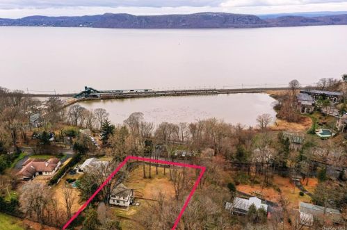 145 Revolutionary Rd, Briarcliff, NY 10510-2014