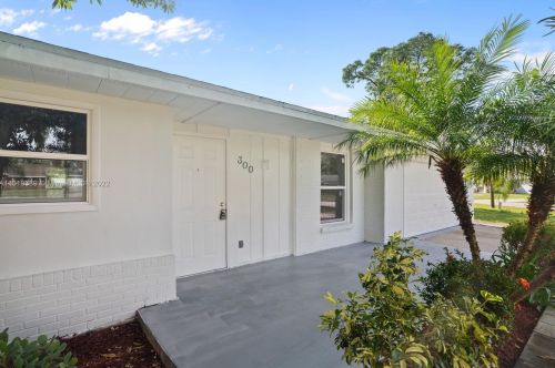 300 Prima Vista Blvd, Fort Pierce, FL 34983-1967