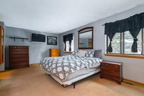 20 Amber Ct, Poughkeepsie NY 12603-1063 exterior