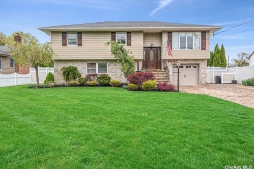 1046 Tooker Ave, Babylon, NY 11704-5048