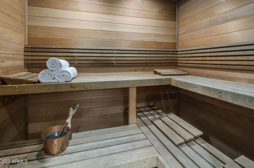 41 Biltmore Est, Phoenix AZ 85016-2819 exterior