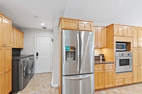 96 Vanderbilt Blvd, Oakdale NY  11769-2033 exterior