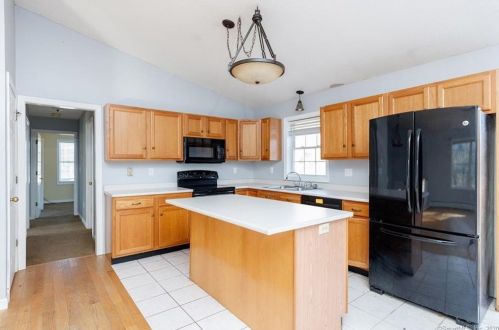 22 Grove St, Moosup, CT