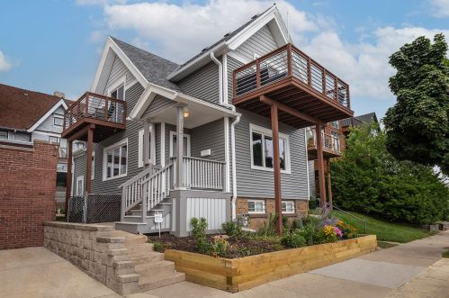512 Glover Ave, Milwaukee, WI 53212-3425