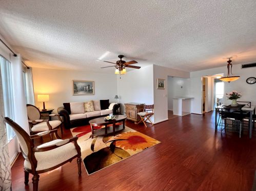 208 Wellington A, West Palm Beach FL  33417-2528 exterior